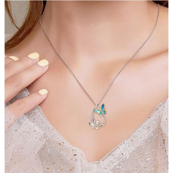 925 Sterling Silver Teardrop Blue Enamel Butterfly & Daisy Flower Necklace - Picture 8 of 10